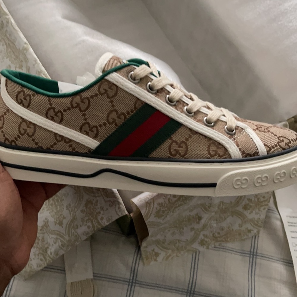 Shoe - Picture 3 of 5